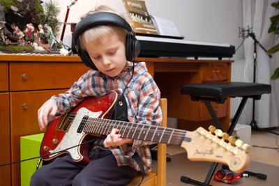 Finally, a chance to play a guitar that's as cool as he is